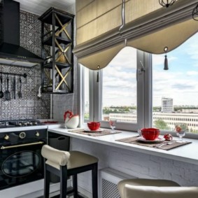 Conception de cuisine avec stores romains