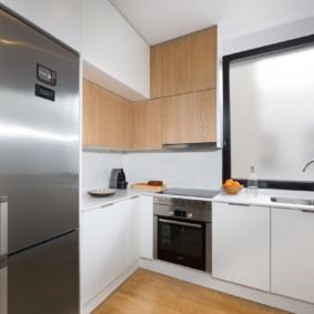 Casque d'angle avec façades sans poignée