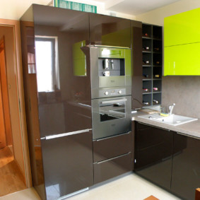 Ensemble marron avec façades brillantes