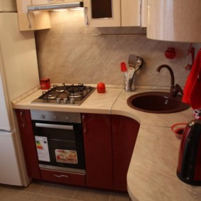 Casque en L avec évier dans le coin