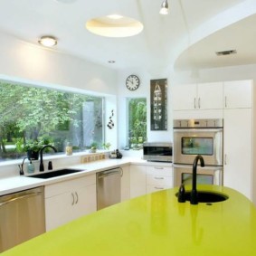 idéias de decoração de cozinha de duas janelas