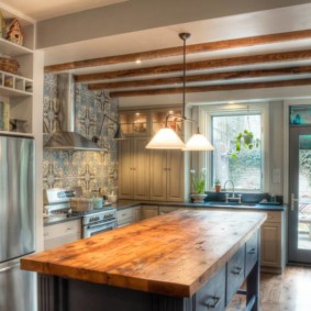 cozinha com duas janelas interior foto