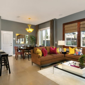 кухня, комбинирана с фоайе