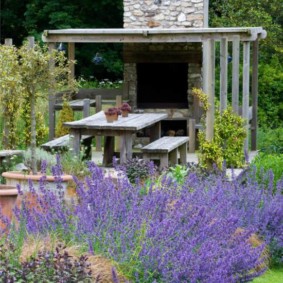 Εξωτερικά ξύλινα έπιπλα