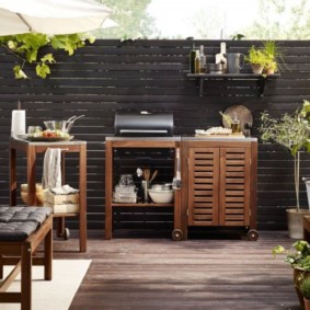 Έπιπλα κήπου από φθηνό ξύλο