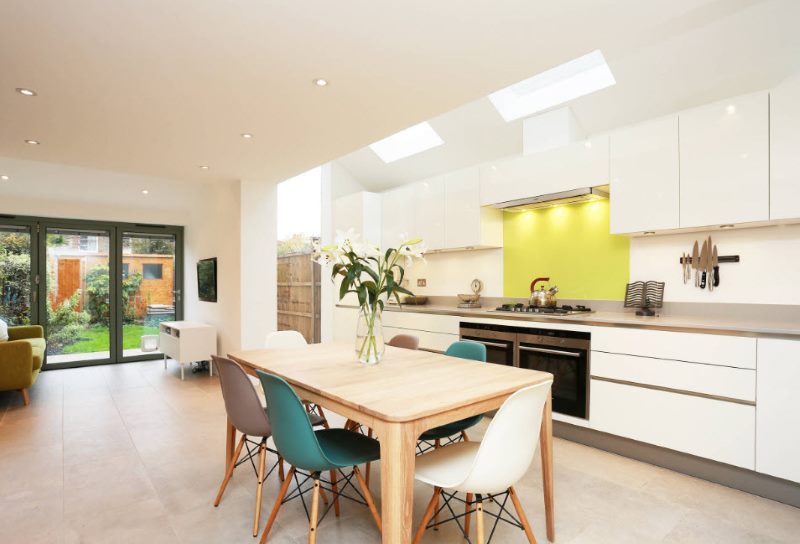 apartmanda doğrusal mutfak stüdyosu