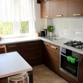 Ορθογώνιο τραπέζι κουζίνας