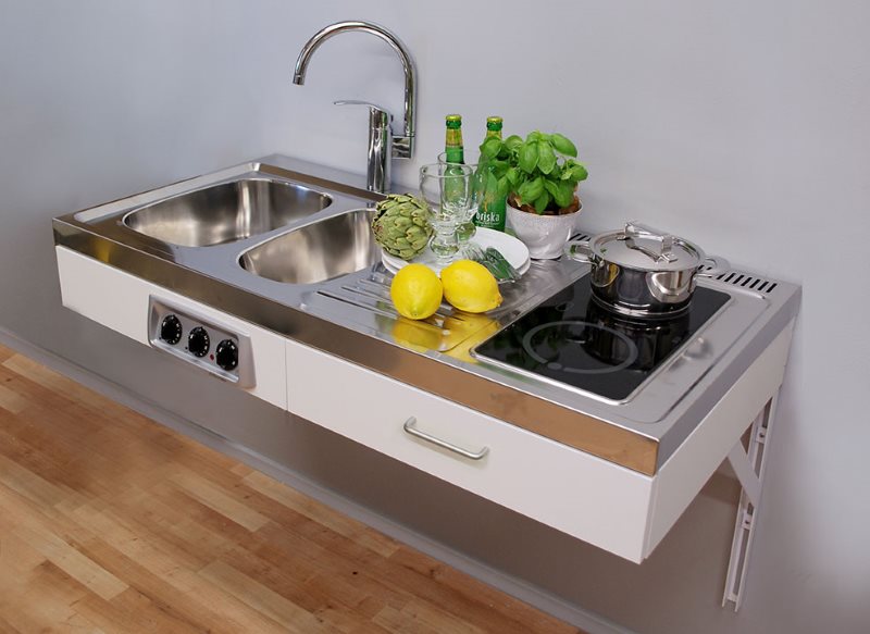 Gantung dapur kecil dengan dapur dan tenggelam