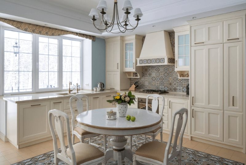 Σχεδιασμός κουζίνας σε ιδιωτική κατοικία σε παστέλ χρώματα