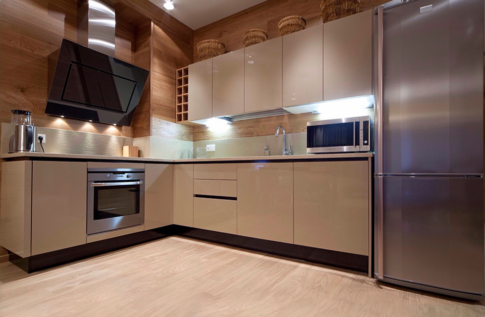 Auriculares de esquina con fachadas de plástico.