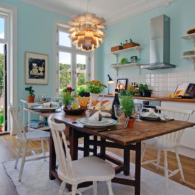 rak di dapur dan bukannya kabinet dinding