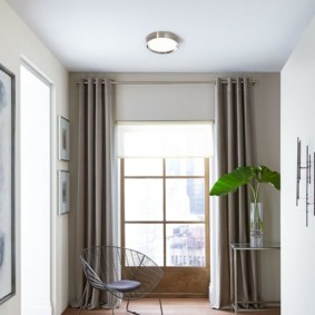 lustre au plafond dans le couloir vues photo