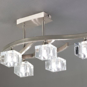 lustre de plafond dans les idées de décoration de couloir