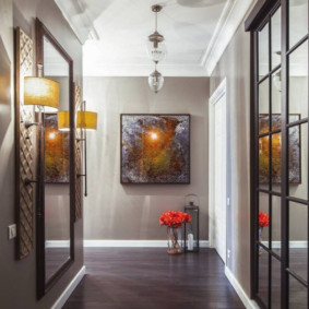 lustre de plafond dans le hall