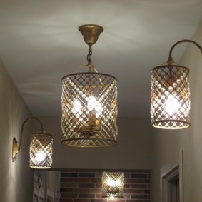 lustre de plafond dans la conception de couloir photo