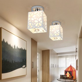 lustre de plafond dans le couloir de l'idée