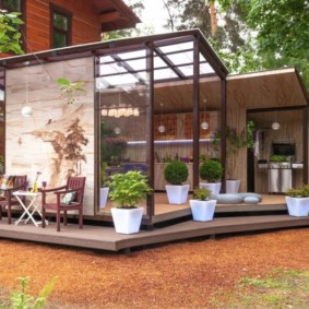 Φωτογραφία της καλοκαιρινής κουζίνας στη χώρα