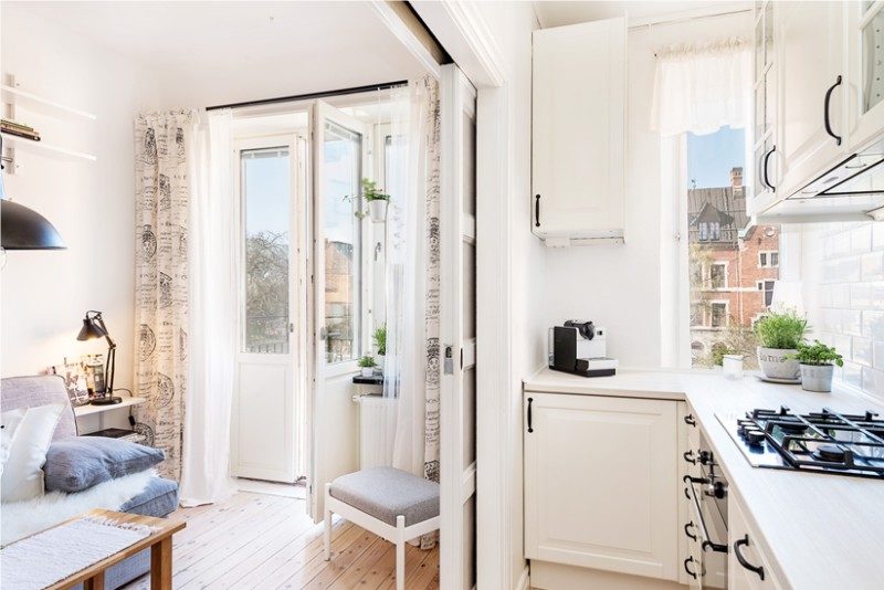 Porte coulissante entre la cuisine et le salon