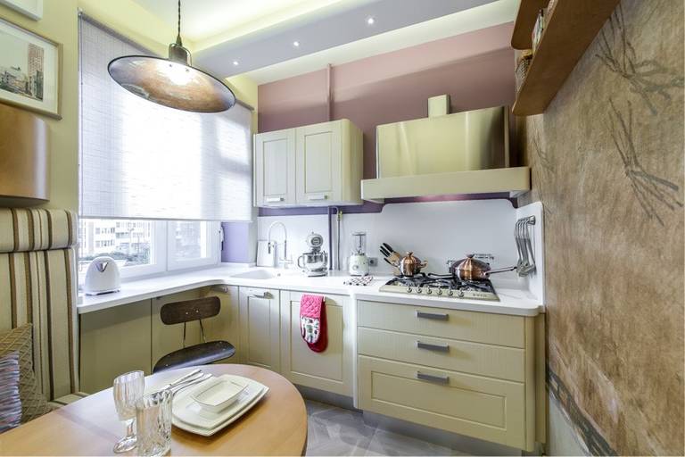 arrangement of furniture and appliances in the kitchen