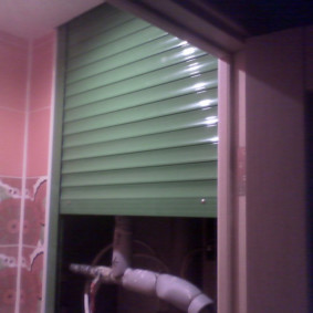 roller shutters di dalam gambar dalaman tandas