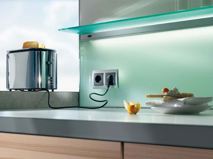 modern bir mutfak prizleri