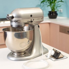 modern bir mutfak prizleri