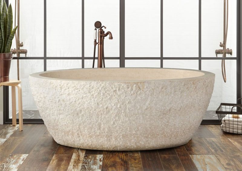 Bề mặt gồ ghề của bồn tắm làm bằng đá nhân tạo