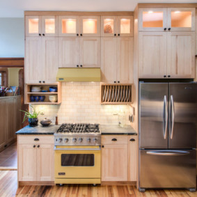 kabinet ke siling dalam reka bentuk dapur moden