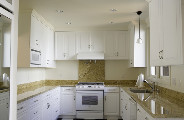 kabinet ke siling di dapur