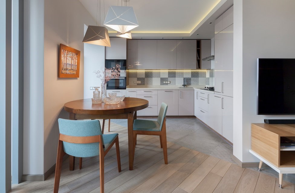 combinația de gresie și laminat în fotografia de bucătărie