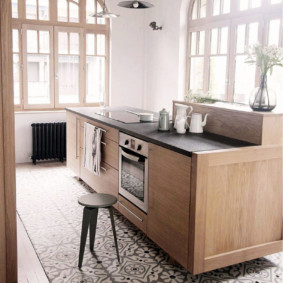 combinând plăci și laminate în designul fotografiei de bucătărie