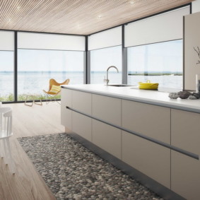 îmbinând plăci și laminate în decorarea fotografiei din bucătărie