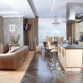 îmbinând plăci și laminate în ideile de bucătărie