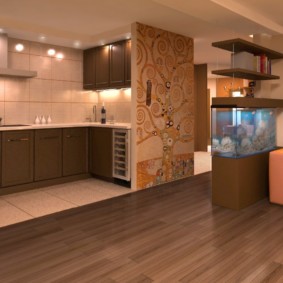 combinație de gresie și laminat în ideile de decor de bucătărie