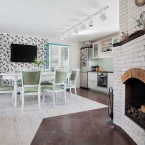 combinație de gresie și laminat în ideile interioare ale bucătăriei