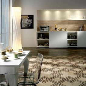 combinația de gresie și laminat în tipurile de fotografii din bucătărie