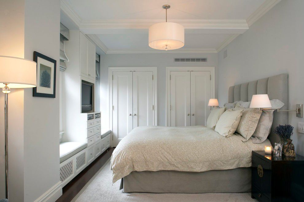 chambre avec lit près de la fenêtre idées intérieures