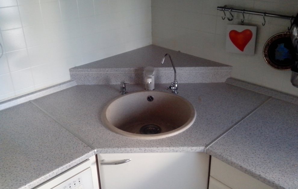 Superficie gris de encimera de cocina