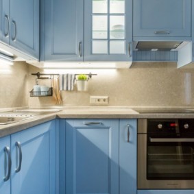 Iluminación brillante del área de trabajo