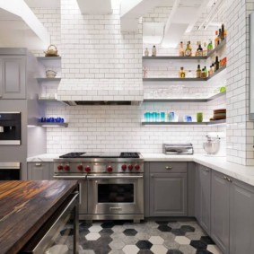 Diseño de cocina con azulejos de cerámica.