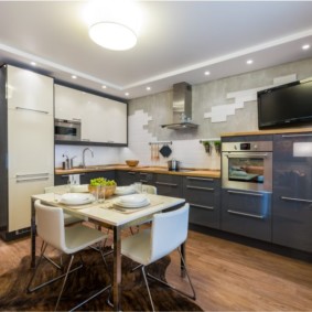 Amplia cocina con juego en forma de L