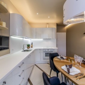 Fachadas redondeadas de un juego de cocina.