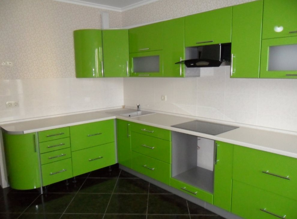 Cocina en forma de L en verde