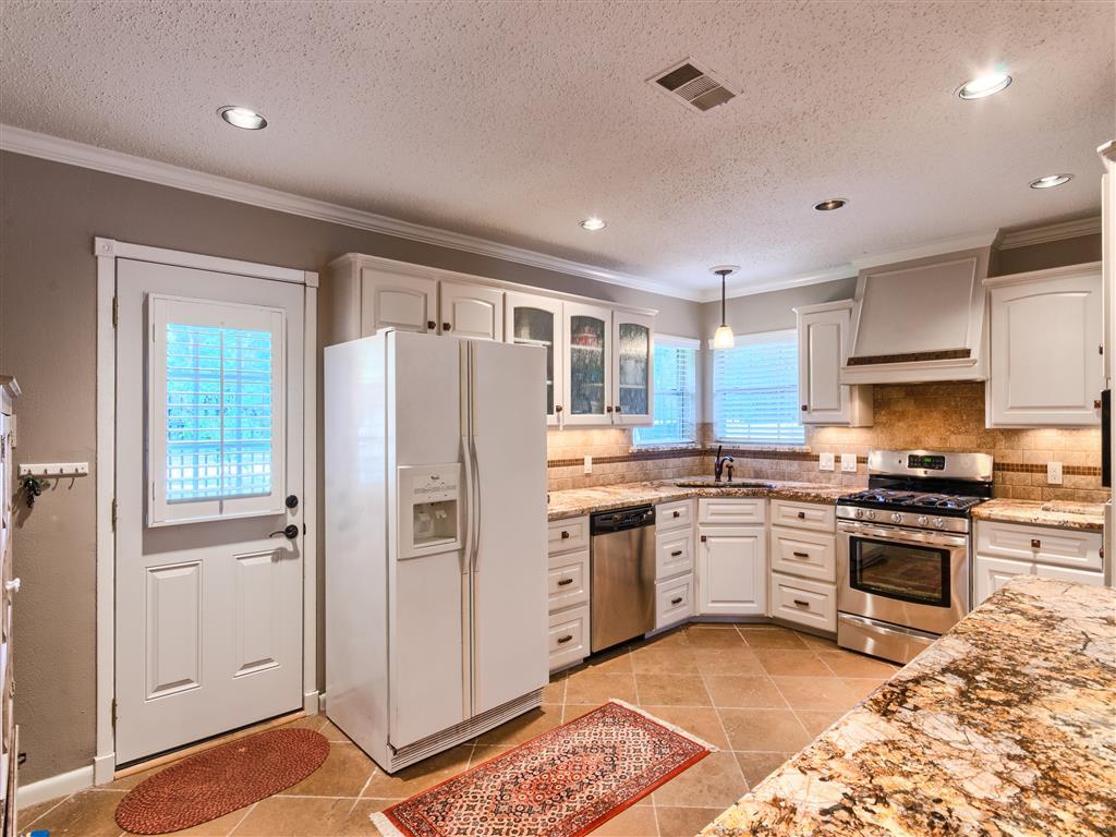 ъглова кухня с мивка в ъгъла снимка декор