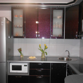 ъглова кухня с мивка в ъгъла снимка на интериора