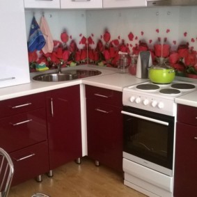 ъглова кухня с мивка в ъгъла снимка видове