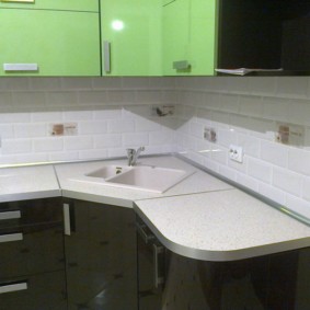 ъглова кухня с мивка в ъгъла опции идеи