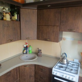 ъглова кухня с мивка в ъгъла опции за снимки