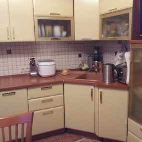 ъглова кухня с мивка в ъгъла видове снимки