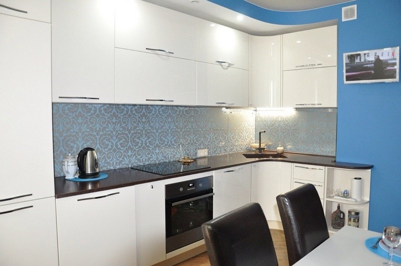 ъглова кухня с мивка в дизайна на ъглови идеи